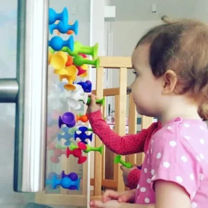 שמעתם על Squigz? גם אני לא. אבל הנה משחק שידביק את הילדים לכסא